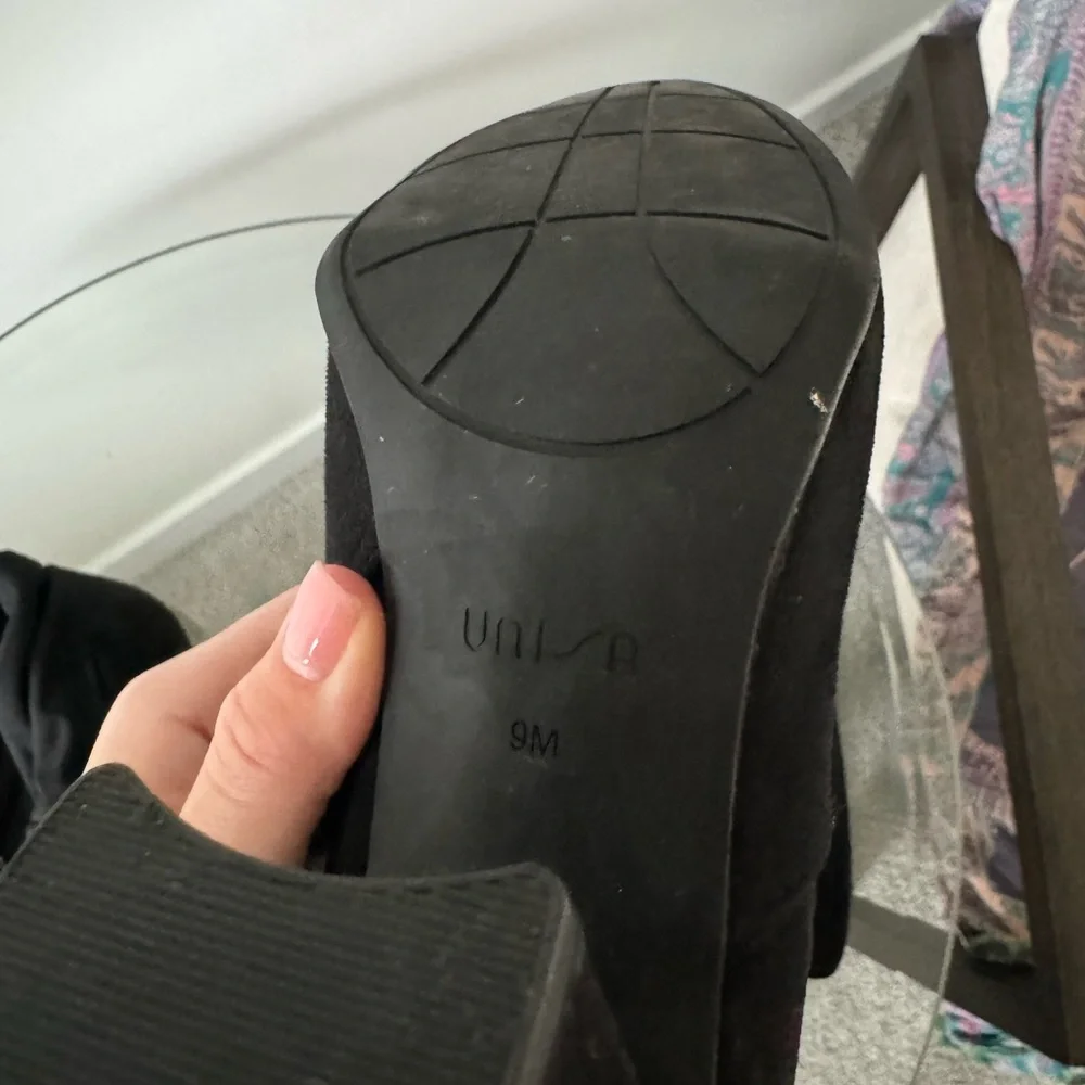 Knee high black boots - Picture 7 of 10
